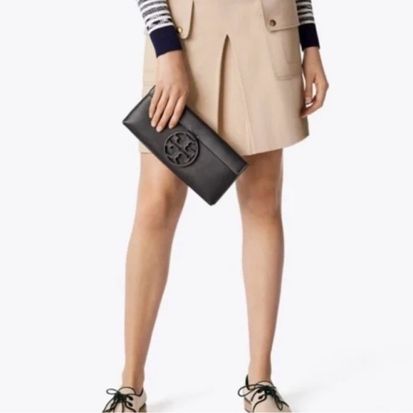 π€ BLACK LEATHER TORY BURCH MILLER CLUTCH! - Picture 15 of 15